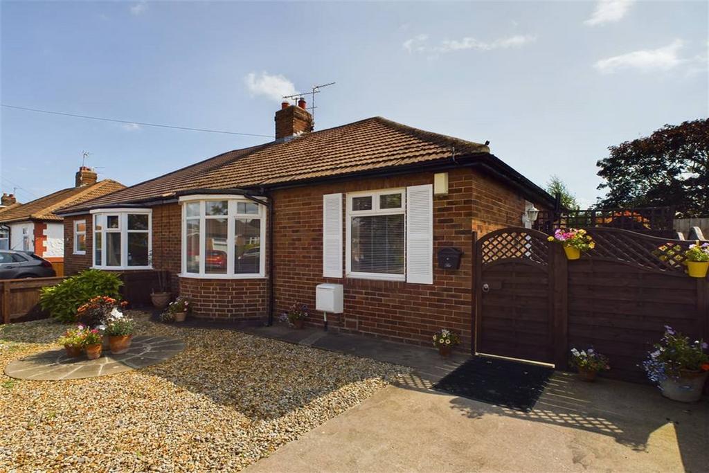 Fairfield Drive, Monkseaton, Whitley Bay 2 bed semidetached bungalow £310,000