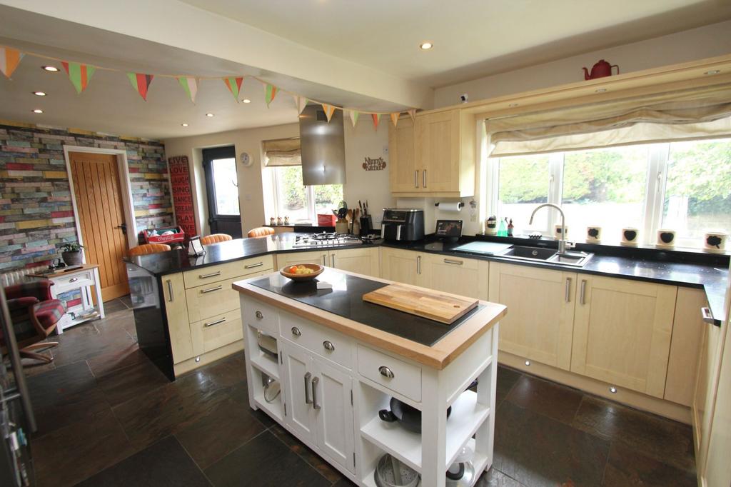 Windmill Close, Llantwit Major, CF61 4 bed detached house for sale £