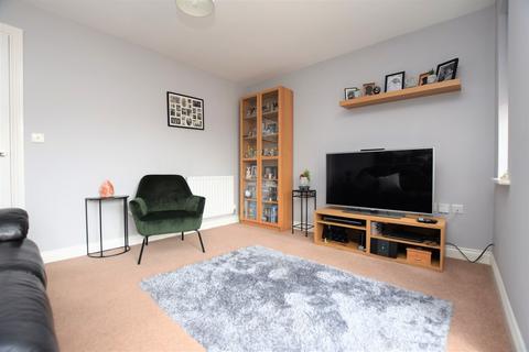 28 Copper Beech Road, Nuneaton, CV10 9FB