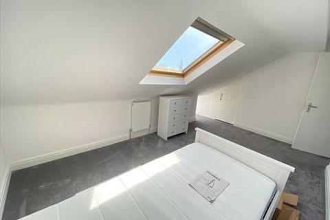 1 bedroom in a house share to rent, Perryn Road, Acton