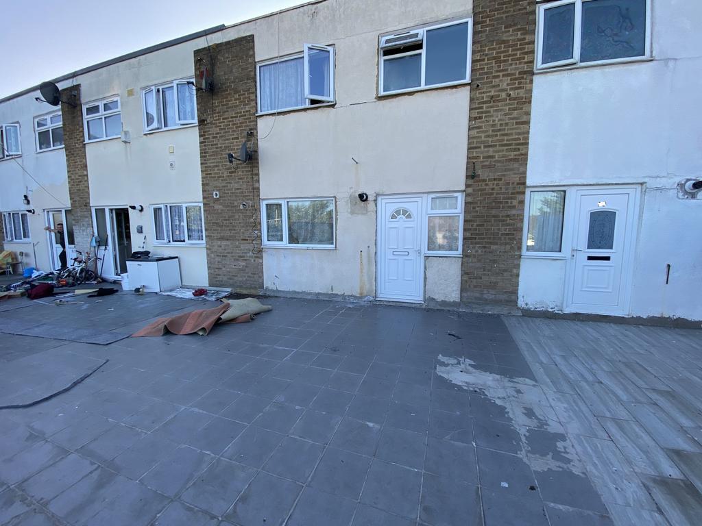Salisbury Road, HOUNSLOW, Greater London, TW4 3 bed terraced house for