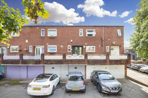 37 Allingham Close, London, W7 1NB