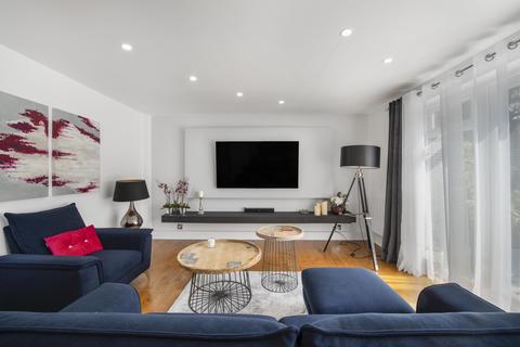 37 Allingham Close, London, W7 1NB