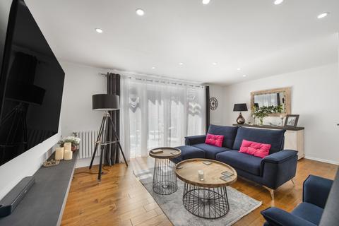 37 Allingham Close, London, W7 1NB