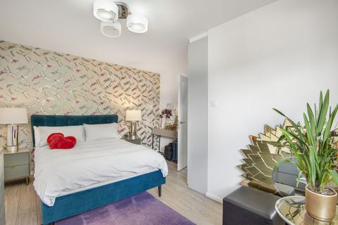 37 Allingham Close, London, W7 1NB