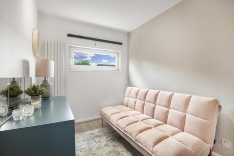 37 Allingham Close, London, W7 1NB