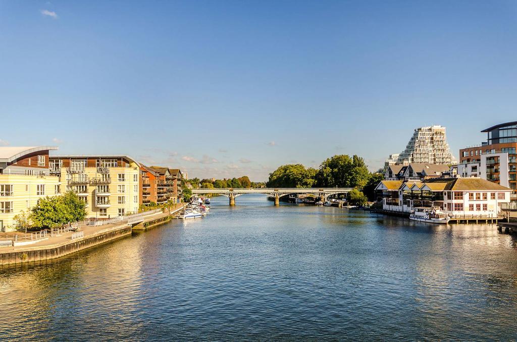 Marina Place, Hampton Wick, Kingston upon Thames, KT1 2 bed flat to