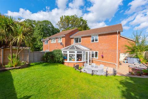 22 Hodges Close, Bagshot, GU19 5QS