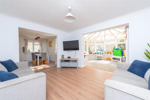 22 Hodges Close, Bagshot, GU19 5QS