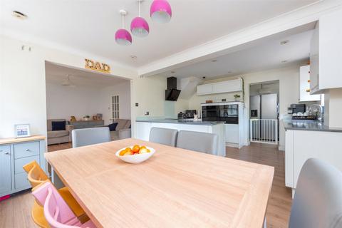 22 Hodges Close, Bagshot, GU19 5QS
