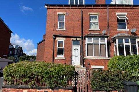 3 bedroom end of terrace house for sale - Beechwood Mount, Leeds
