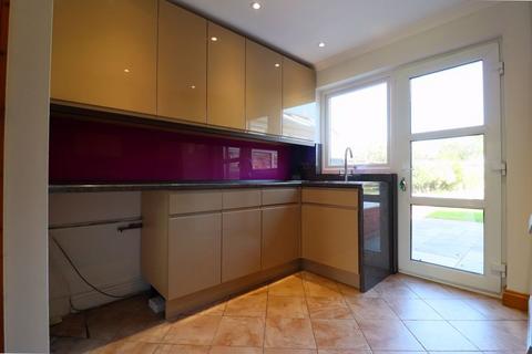 3 bedroom semi-detached house to rent, Lavington Drive, Gloucester