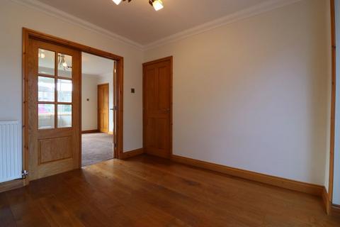 3 bedroom semi-detached house to rent, Lavington Drive, Gloucester