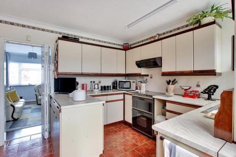 5 Iverhurst Close, Bexleyheath, DA6 8HY