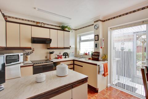 5 Iverhurst Close, Bexleyheath, DA6 8HY