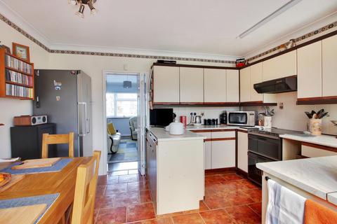 5 Iverhurst Close, Bexleyheath, DA6 8HY