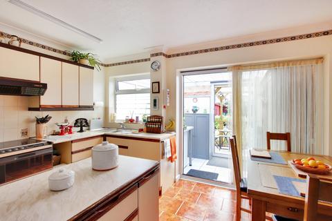 5 Iverhurst Close, Bexleyheath, DA6 8HY