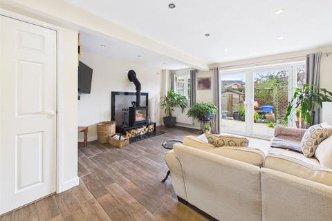3 bedroom end of terrace house for sale, Stanwick Gardens, Cheltenham, Gloucestershire, GL51
