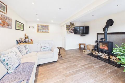 3 bedroom end of terrace house for sale, Stanwick Gardens, Cheltenham, Gloucestershire, GL51
