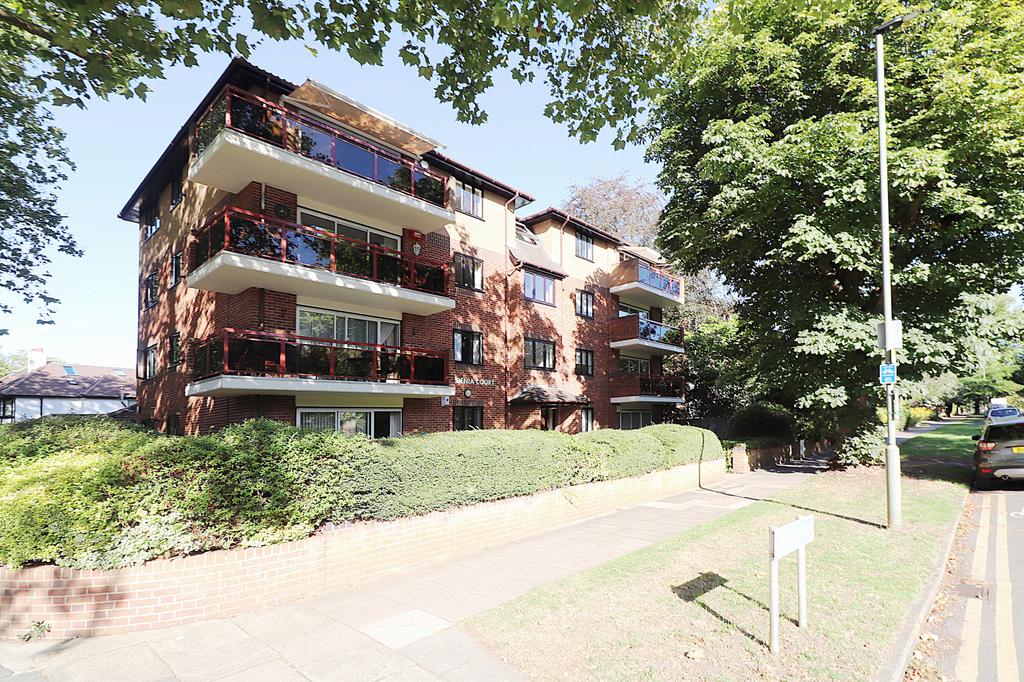 Park Road, Beckenham 2 bed apartment £1,650 pcm (£381 pw)