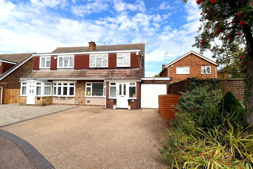 Turnpike Drive, Warden Hills, Luton, Bedfordshire, LU3 3RQ 3 bed semi