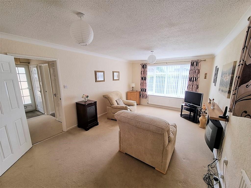 Buckfield Road, Leominster, Herefordshire, HR6 8UF 2 bed detached