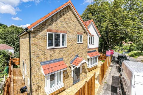 20 Tillingdown Hill, Caterham, CR3 6QL