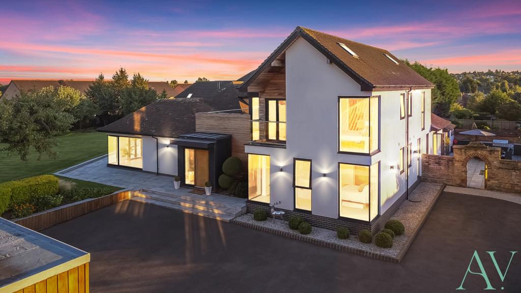 Shearing Hill, Gedling, Nottingham, Nottinghamshire, NG4 4 bed detached