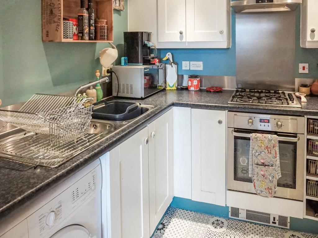 Clos Dewi Sant, Cardiff, 2 bed flat £1,000 pcm (£231 pw)