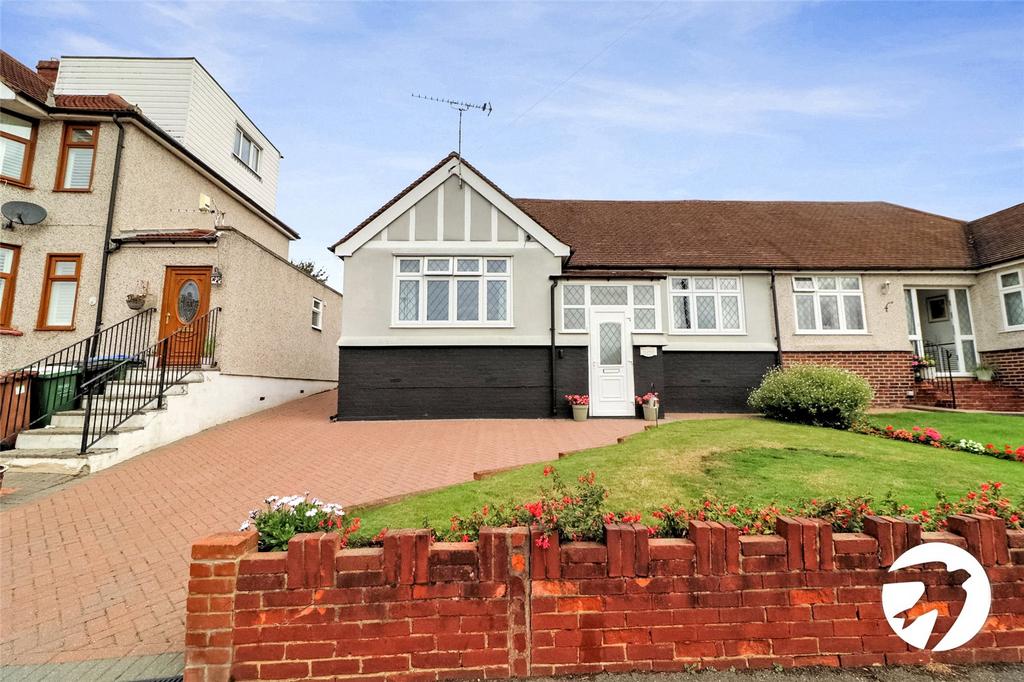 Fairford Avenue, Barnehurst, Kent, DA7 2 bed bungalow for sale £450,000