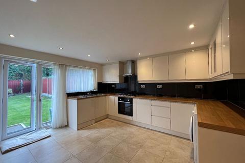 5 bedroom semi-detached house to rent, Dugdale Hill Lane, Potters Bar