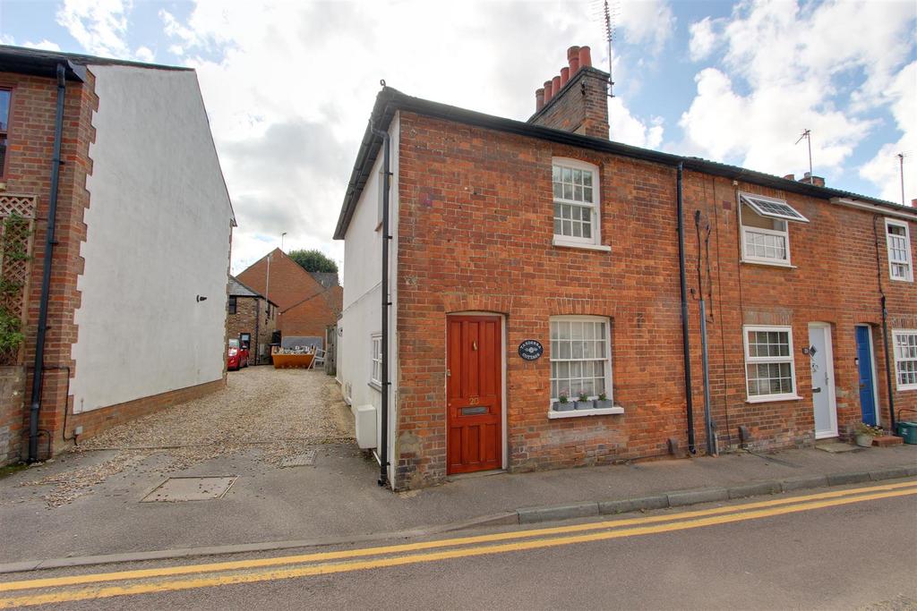 Henry Street, Tring 3 bed semidetached house for sale £450,000