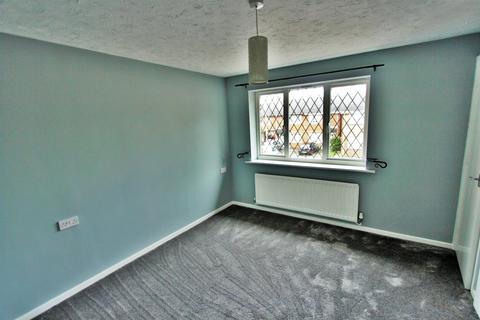 2 bedroom semi-detached house to rent, Pine Hurst Close, Leicester, LE3