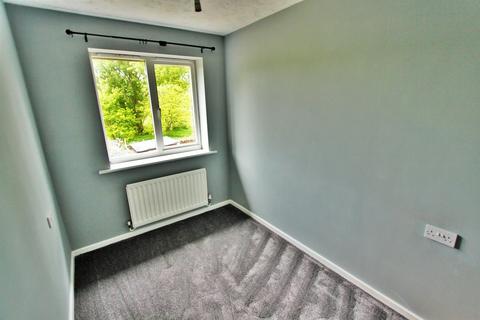 2 bedroom semi-detached house to rent, Pine Hurst Close, Leicester, LE3