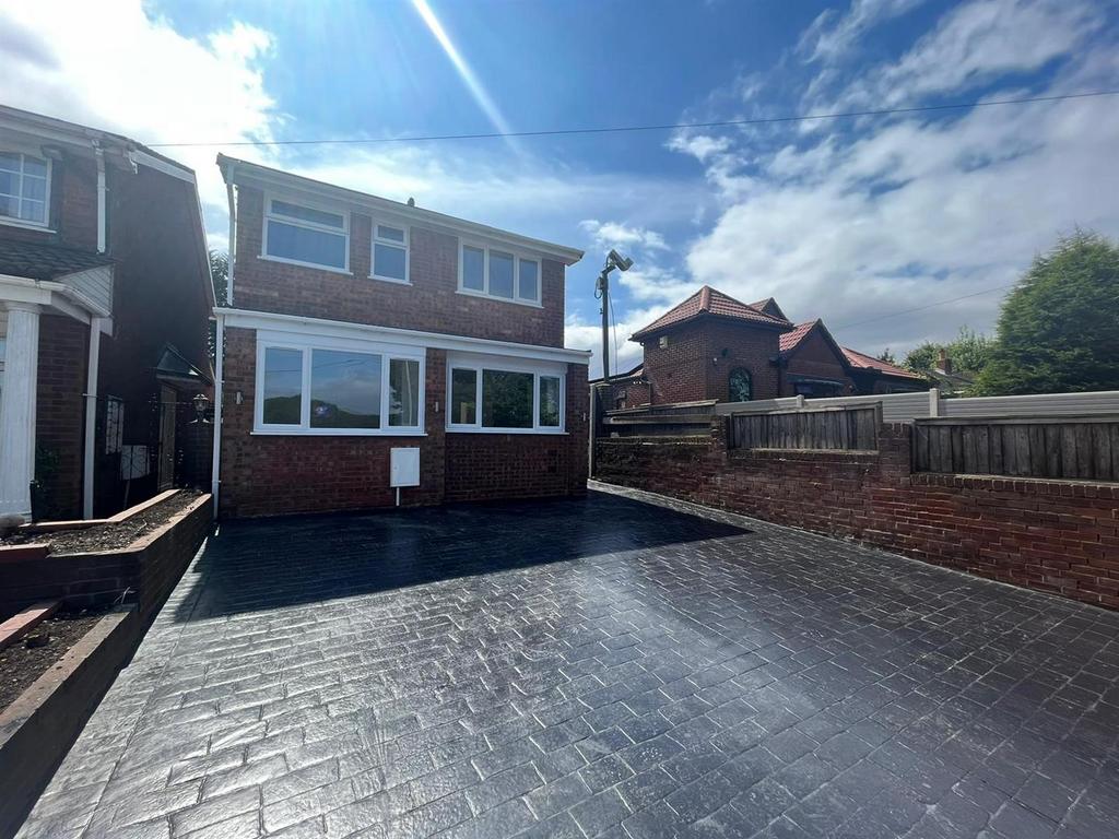 Harden Road, Walsall 3 bed detached house £260,000