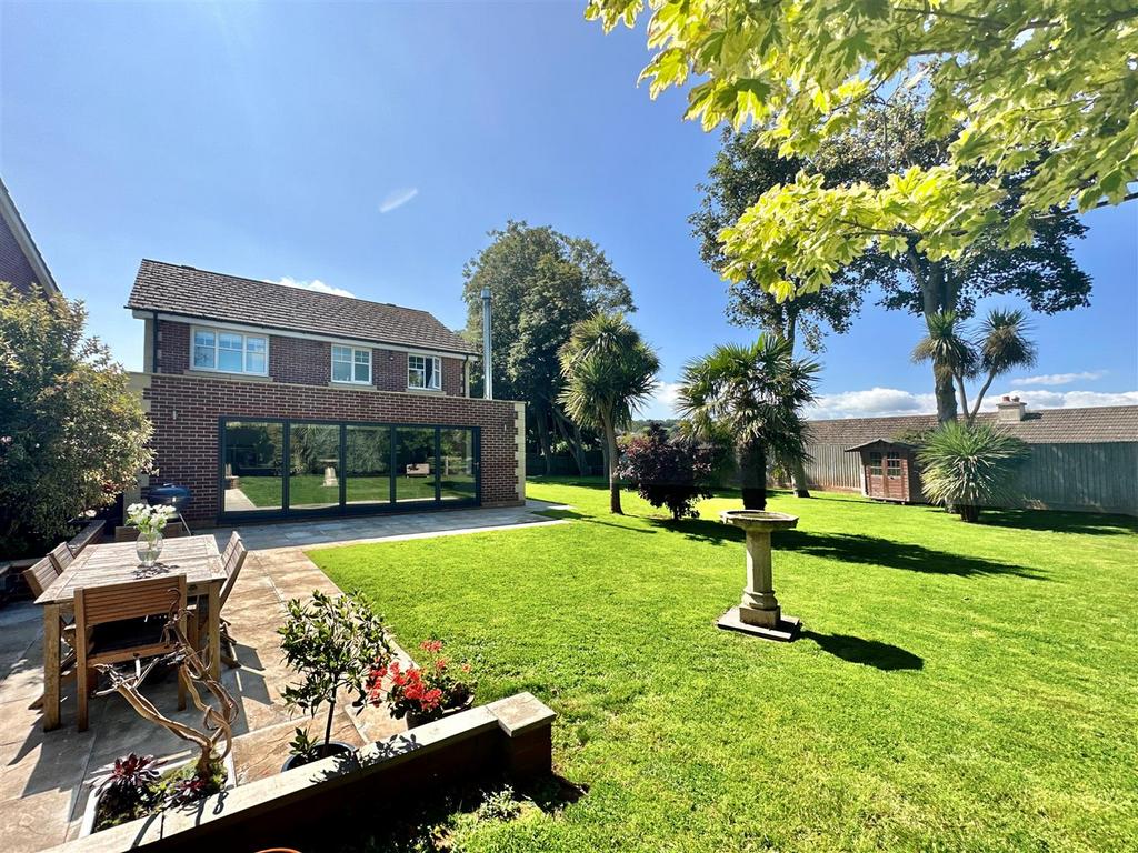 Penn Meadows Close, Brixham 4 bed detached house for sale £750,000