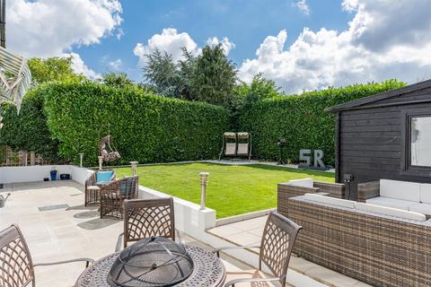 123 Cuffley Hill, Goffs Oak, Waltham Cross, EN7 5EZ