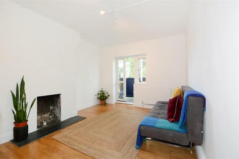 Flat 17, Braintree House Malcolm Road, London, E1 4HN