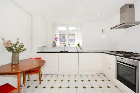 Flat 17, Braintree House Malcolm Road, London, E1 4HN