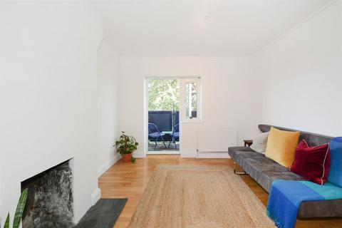 Flat 17, Braintree House Malcolm Road, London, E1 4HN