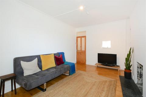 Flat 17, Braintree House Malcolm Road, London, E1 4HN