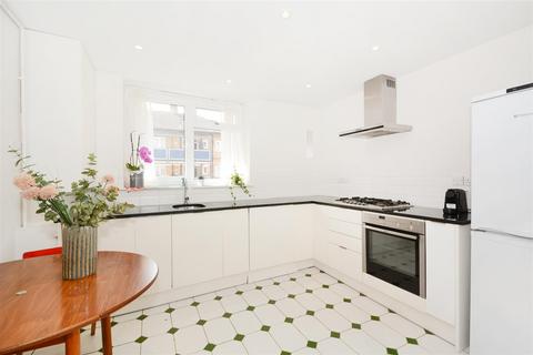 Flat 17, Braintree House Malcolm Road, London, E1 4HN