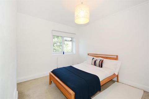 Flat 17, Braintree House Malcolm Road, London, E1 4HN