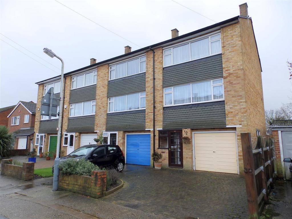 Crosier Road, Ickenham 2 bed terraced house £1,800 pcm (£415 pw)