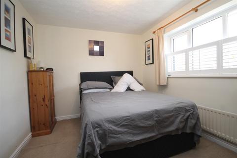 71 Bakers Gardens, Carshalton, SM5 2SF