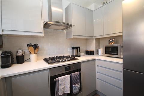 71 Bakers Gardens, Carshalton, SM5 2SF