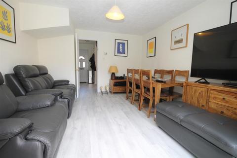 71 Bakers Gardens, Carshalton, SM5 2SF