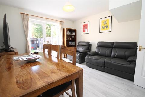 71 Bakers Gardens, Carshalton, SM5 2SF