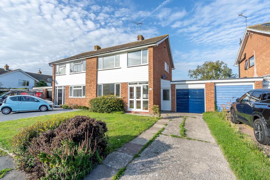 Rose Green, Bognor Regis 3 bed semidetached house £1,350 pcm (£312 pw)