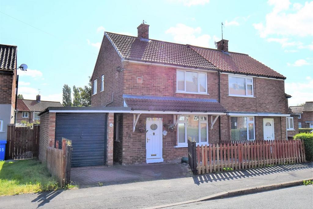 Danes Drive, Hessle 2 bed semidetached house £140,000